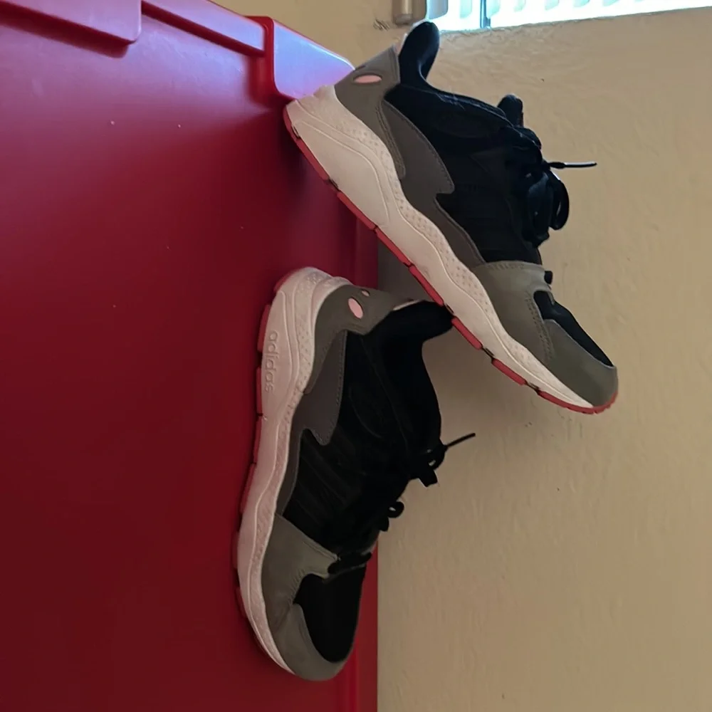 Adidas - Picture 2 of 4